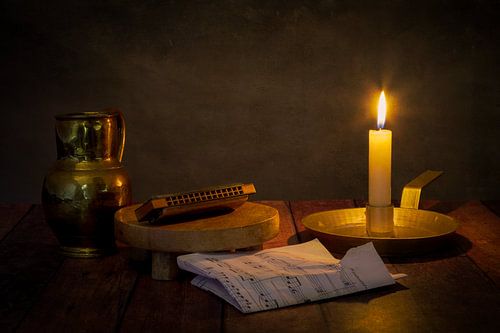 stilleven met mondharmonica