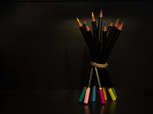 Nature morte aux crayons de couleur