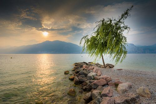 Zonsondergang aan het Gardameer in Torbole