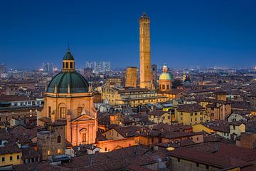 Nächtliche Skyline von Bologna, Italien von Michael Abid