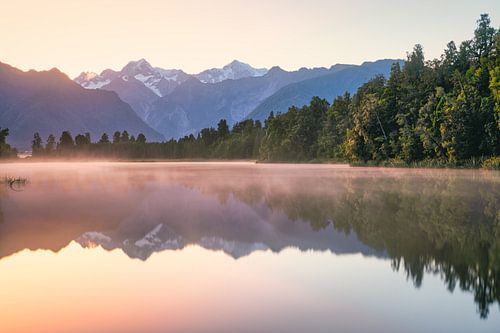 Neuseeland Lake Matheson zur Goldenen Stunde
