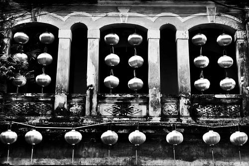 Oude gevels van Hoi An in zwart-wit