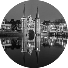 De waterpoort in Sneek in Zwart-Wit van Henk Meijer Fotografie