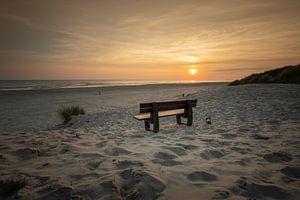 Bank am Strand bei Meer und Sonnenaufgang von KB Design & Photography (Karen Brouwer)