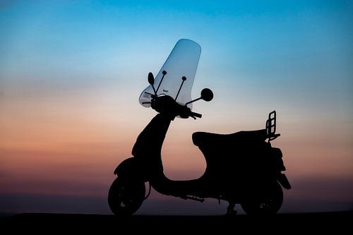 Vespa bei Sonnenuntergang, Sunset Vespa