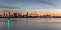De skyline van Rotterdam tijdens zonsondergang van MS Fotografie | Marc van der Stelt thumbnail