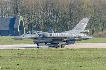 Lockheed Martin F-16C Fighting Falcon polonais (4058). sur Jaap van den Berg