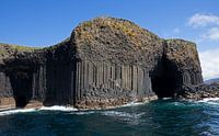 La grotte de Fingal est une grotte marine située sur l'île inhabitée de Staffa, dans l'archipel de l'Océan Indien.