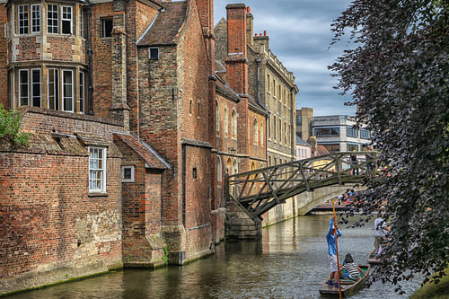 Queens College en wiskundige brug van Patricia Hofmeester