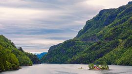 Die Insel Eidaholmen im Lovrafjord, Norwegen von Henk Meijer Photography