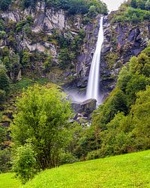 Cascade de Cevio au Tessin, Suisse sur Henk Meijer Photography