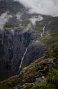 Mystieke Waterval in Noors Nevelwoud van Jeffrey van Hulst thumbnail