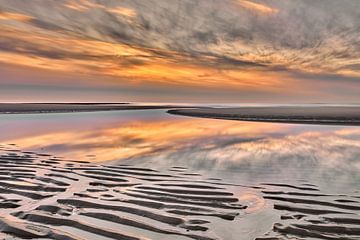 Paysage marin la plage la mer du Nord au coucher du soleil