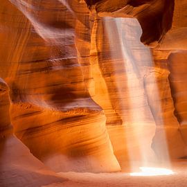 ANTELOPE CANYON lichtkolom van Melanie Viola