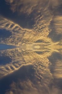 Goldene Wolken am Abendhimmel 3