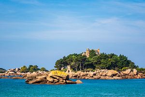 Atlantikküste in der Bretagne bei Ploumanach, Frankreich