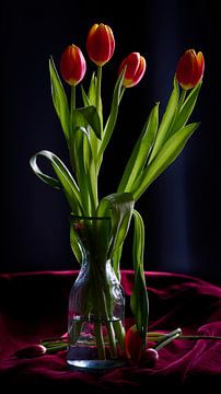 Photo de tulipes dans un vase sur Sjoerd van der Hucht