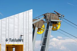 Descente en téléphérique - la rencontre du moderne et de l'alpin sur Fabian Kleiser