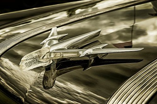 Ornement de capot d'une Pontiac.