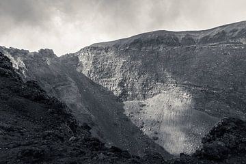 De krater van de vulkaan Vesuvius 