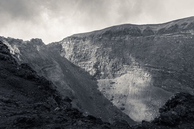 De krater van de vulkaan Vesuvius  van Wesley Flaman