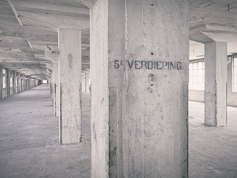 Des endroits abandonnés : Sphinx factory Maastricht Eiffel building 5th floor detail. par OK