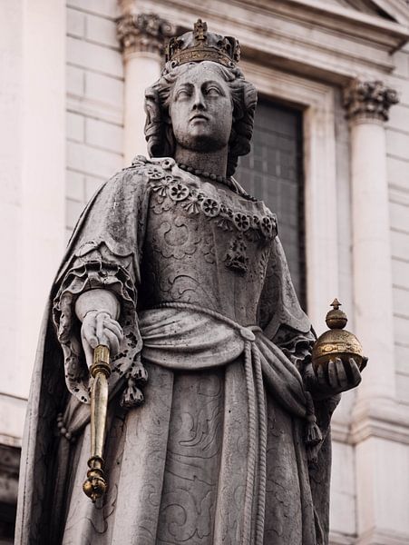 London by Hello Pompoyo