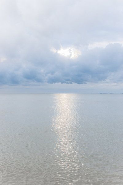 Soft pastel colours in the sky during sunset by Patrick Verhoef