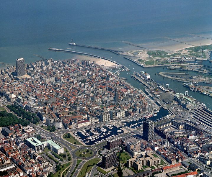 1986: Historische Luftaufnahme der Stadt Ostende von Frans Rombout