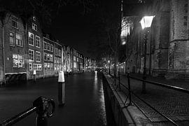 Dordrecht achter de grote kerk van Hans Goudriaan