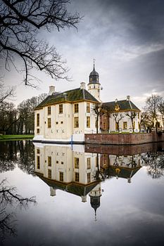 Spiegelspiegel an der Wand