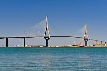 Avondzon in de baai van Cádiz met Puente de la Pepa van Silva Wischeropp