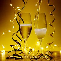 Champagner und festliche Girlanden