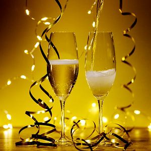 Champagner und festliche Girlanden