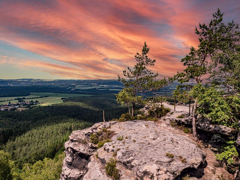 Vue du Papststein sur le massif de l'Elbsandstein par Animaflora PicsStock