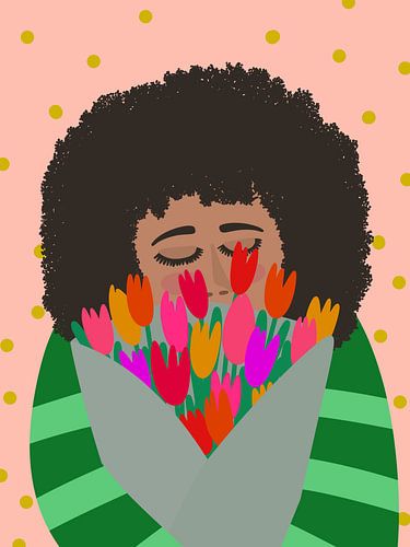 Femme sent un bouquet de tulipes fraîches