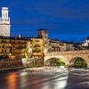 Altstadt mit der Etsch, Duomo di Verona und Ponte Pietra in Verona von Walter G. Allgöwer