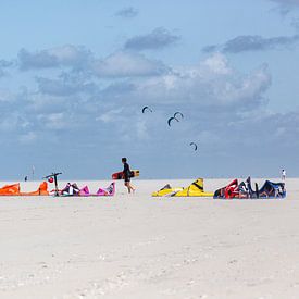 Kite surf sur la côte néerlandaise sur Anne van Doorn