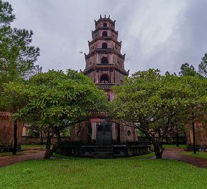 Huế: Pagoda of the Celestial Lady van Maarten Verhees