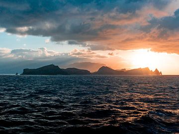 Zonsondergang Madeira van Zee van Visuals by Justin