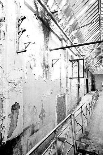 Aabe fabriek Tilburg van een hal in zwart-wit.