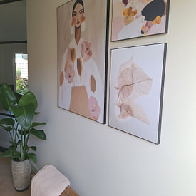 Photo de nos clients: Feuilles fragiles et fines sur une surface miroitante par Marjolijn van den Berg, sur ArtFrame