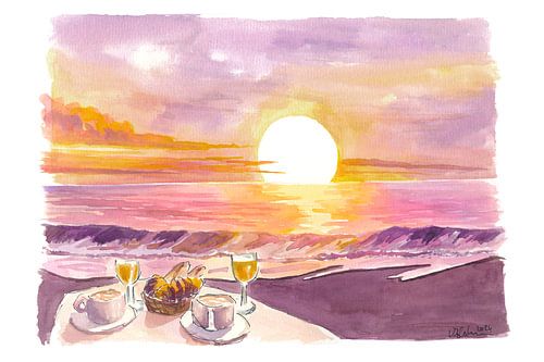 Petit-déjeuner romantique sur la plage avec un lever de soleil doré sur la mer