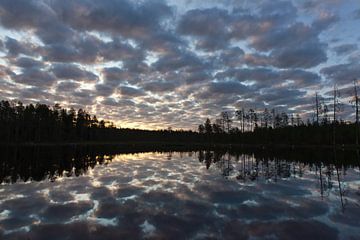 Zonsopgang boven Fins spiegelmeer