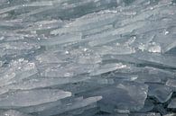 Kruiend ijs op het IJsselmeer van Barbara Brolsma thumbnail