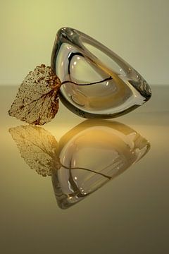 Modern Stilleven Glas 2. Minimalisme. van Alie Ekkelenkamp