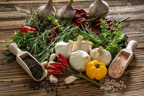 Verse ingrediënten: Knoflook, paprika en kruiden