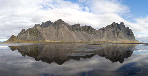 Weerspiegeling van Vestrahorn, Zuid-IJsland