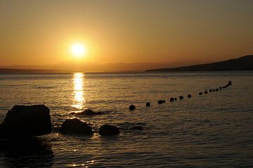 Côte croate, baie méditerranéenne, coucher de soleil sur Yvette Stevens