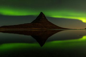 The iconic Kirkjufell accompanied by the goddess of  the dawn